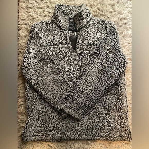 Fuzzy pullover - Picture 1 of 2